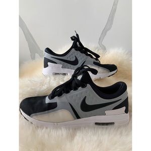 Nike AirMax Zero Size 7